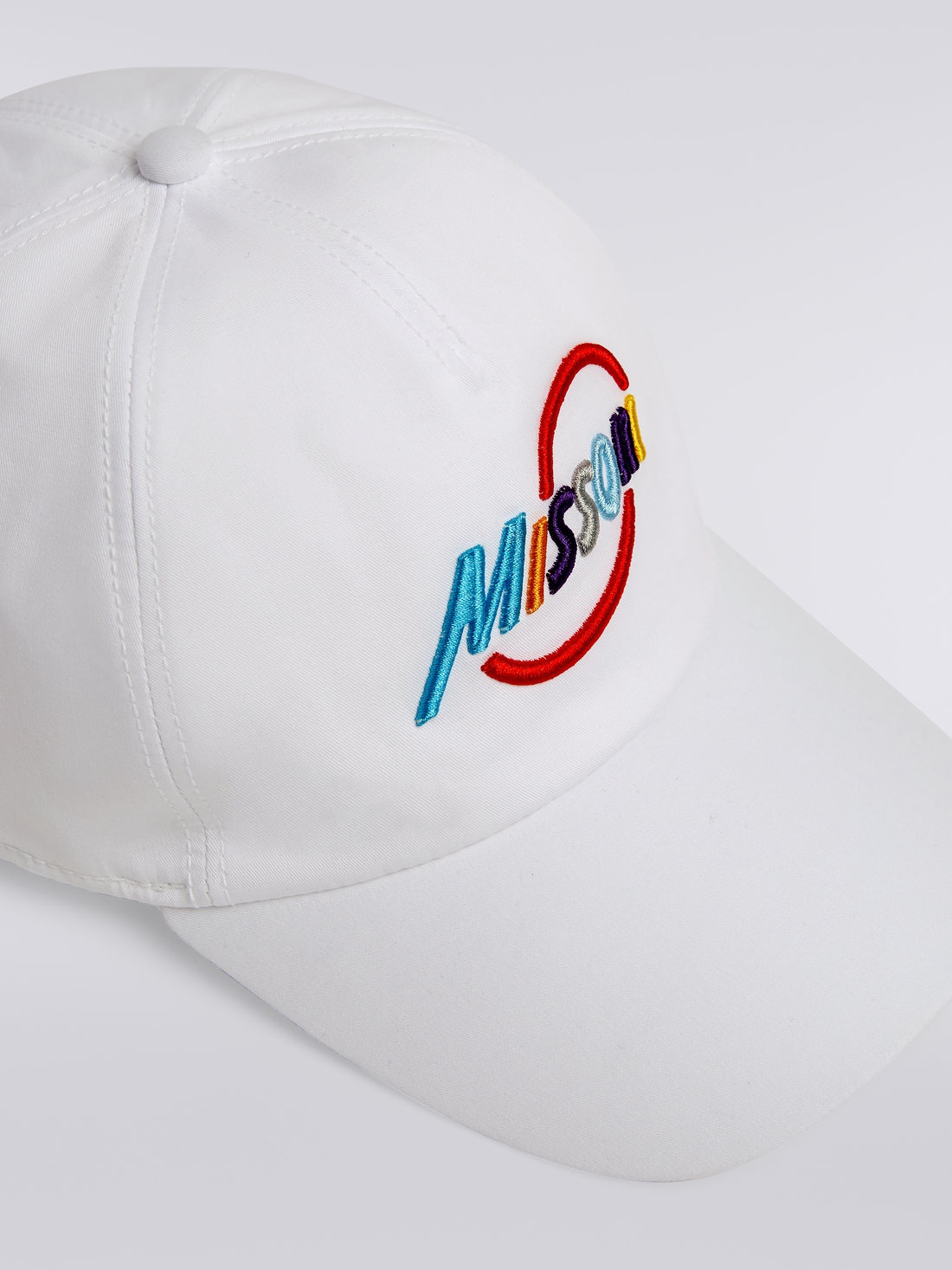 Cotton visor hat with multicoloured logo lettering - 3