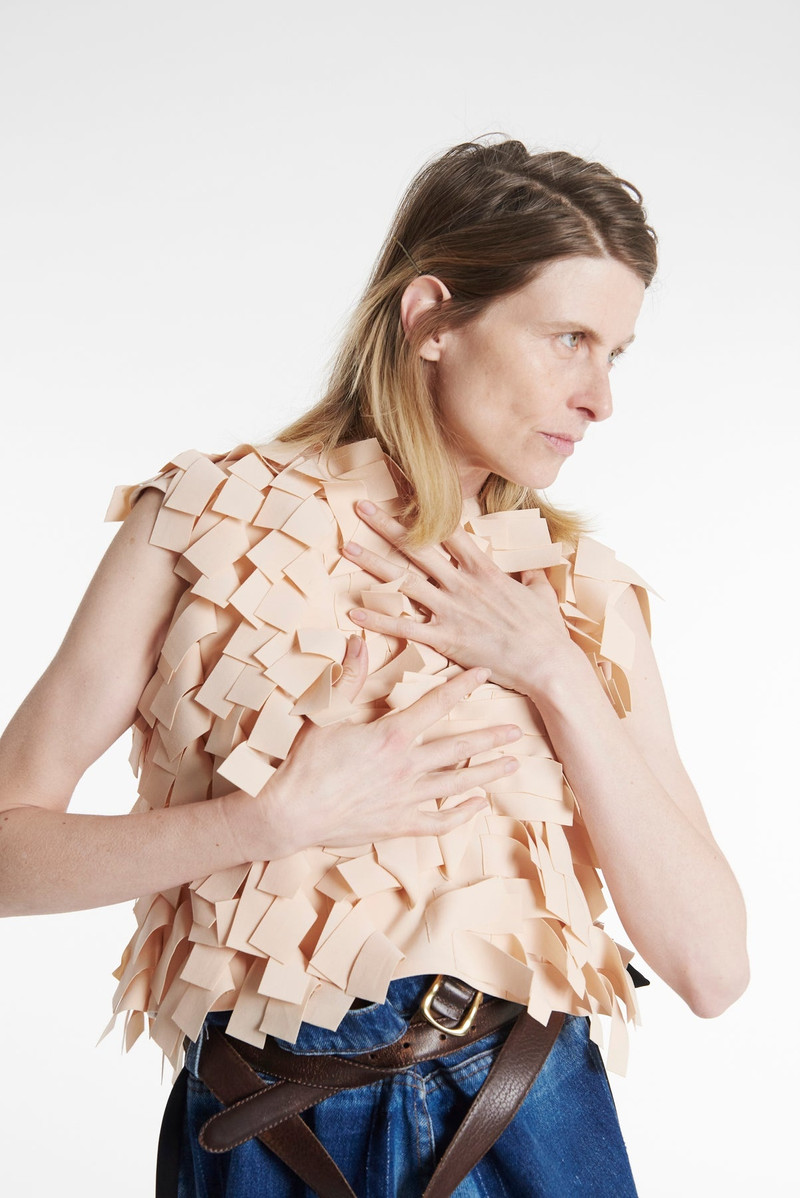 TOP WITH RECTANGLE DETAIL NUDE 2