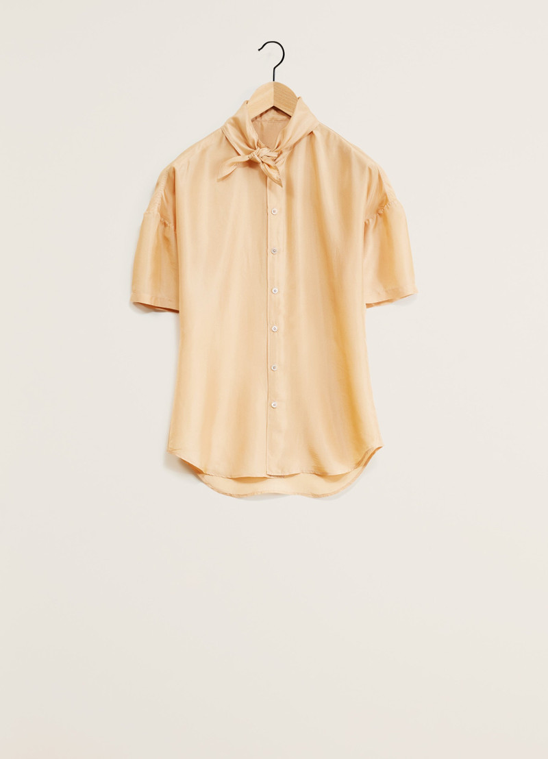 SCARF를 가진 SHORT 소매에 의하여 발사되는 SHIRT 1