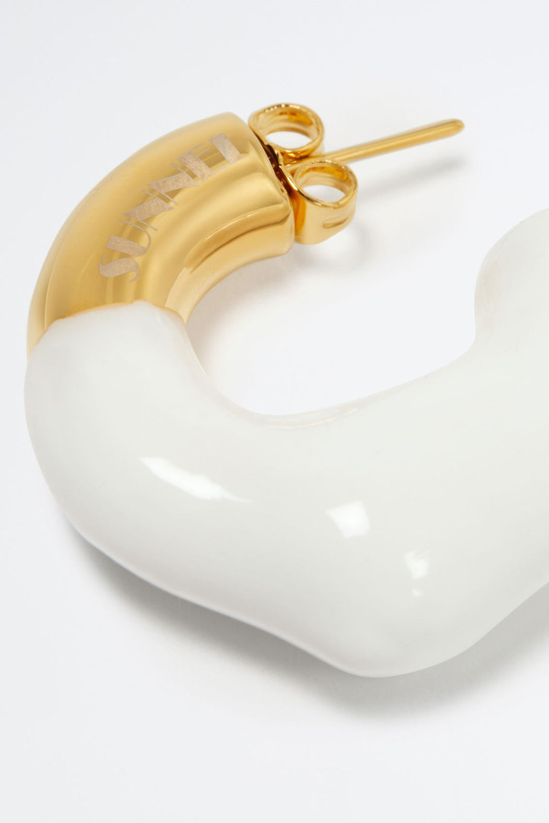 SUNNEI SMALL RUBBERIZED EARRINGS GOLD / white outlook