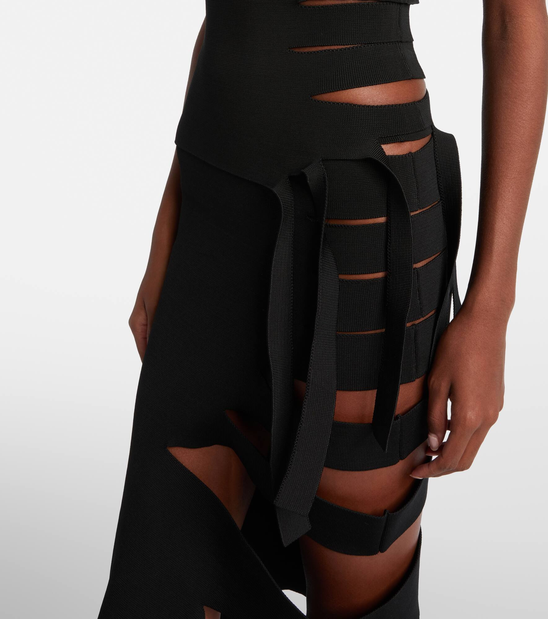 Asymmetric cut-out top - 5