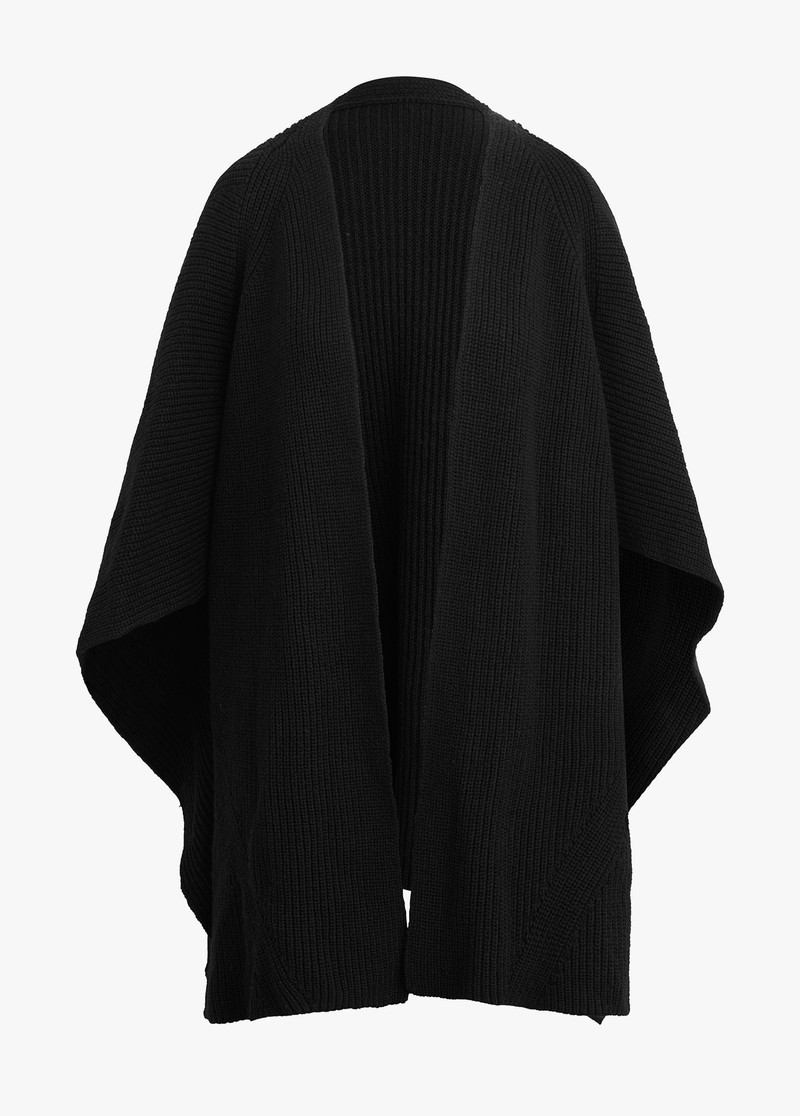 THE FAVORITE PONCHO 1