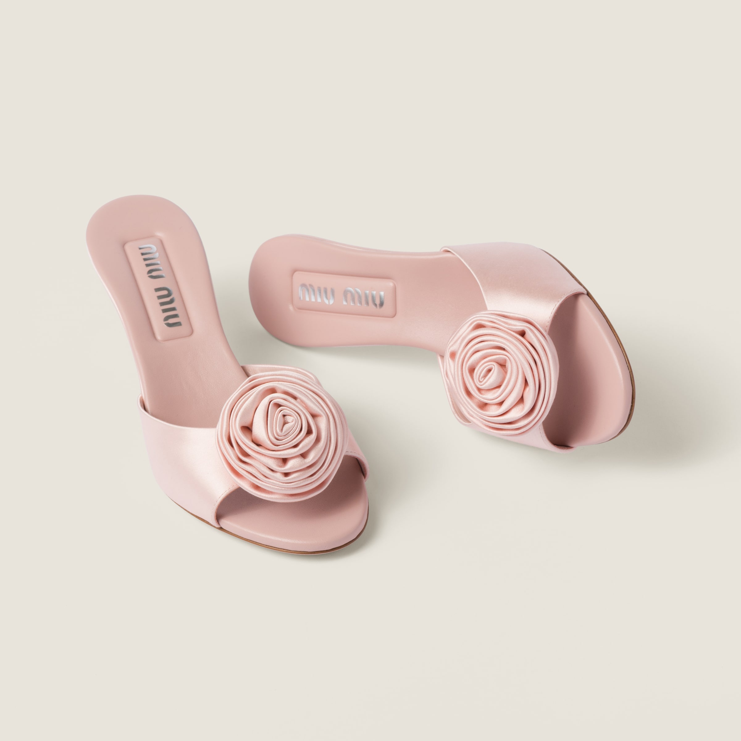 サンダル・ミュール MiuMiu | Satin slides 5XX627_049_F0615_F_055 Miu Miu Satin slides | miumiu | REVERSIBLE