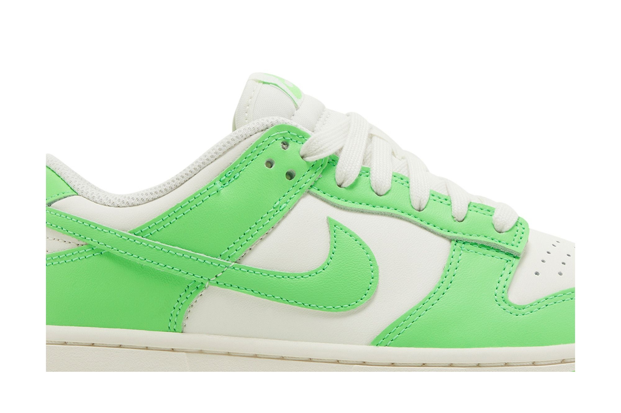 Wmns Dunk Low 'Green Strike' - 2