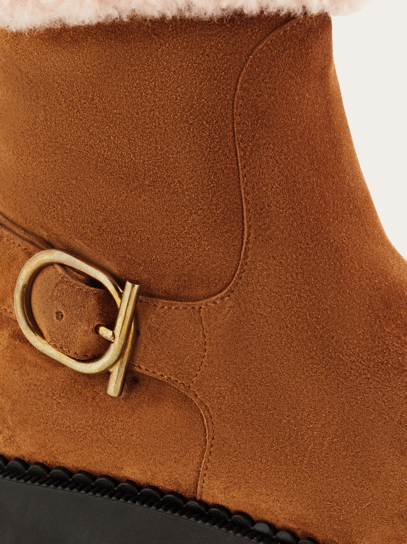 Ankle boot with chunky shearling detail 7
