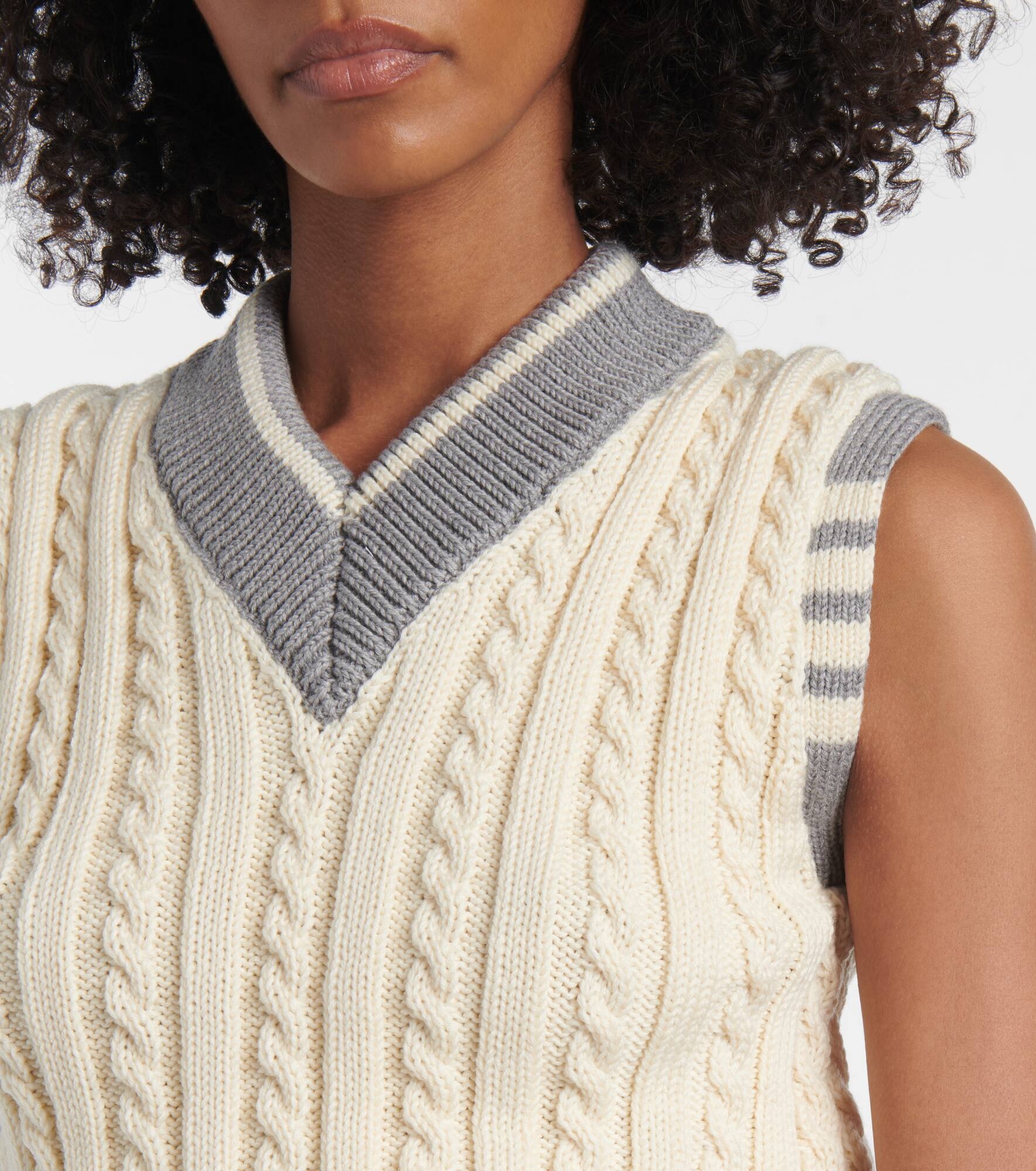 Cropped cable-knit wool sweater vest - 4