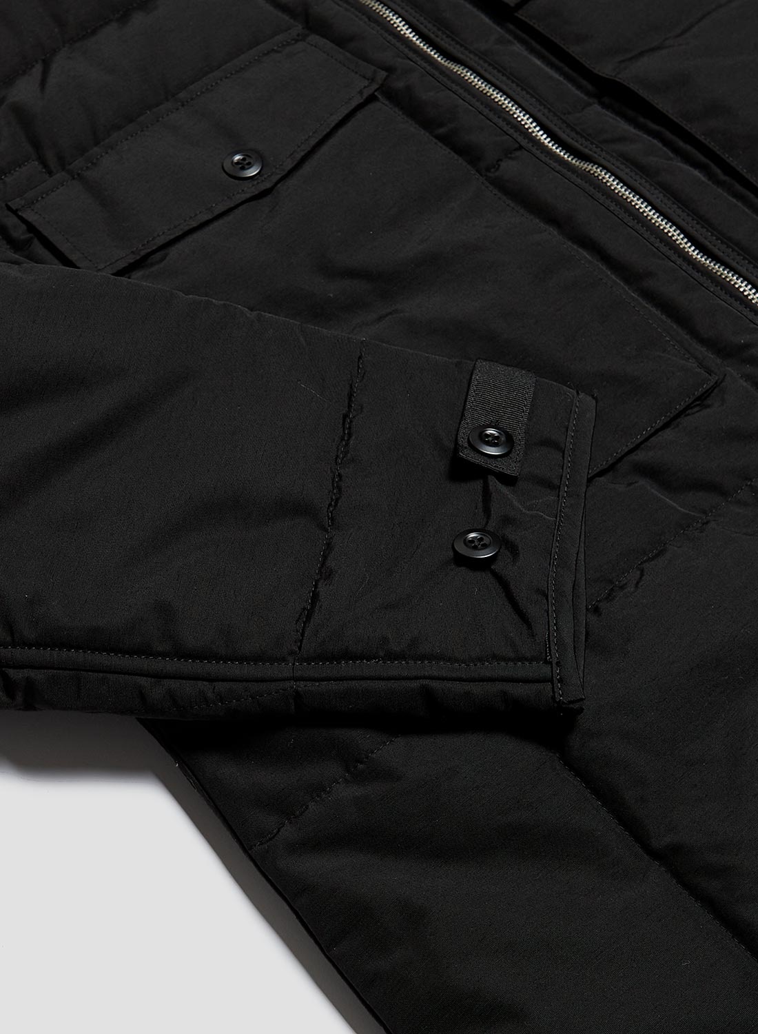 Midfield Liner in Black - 7