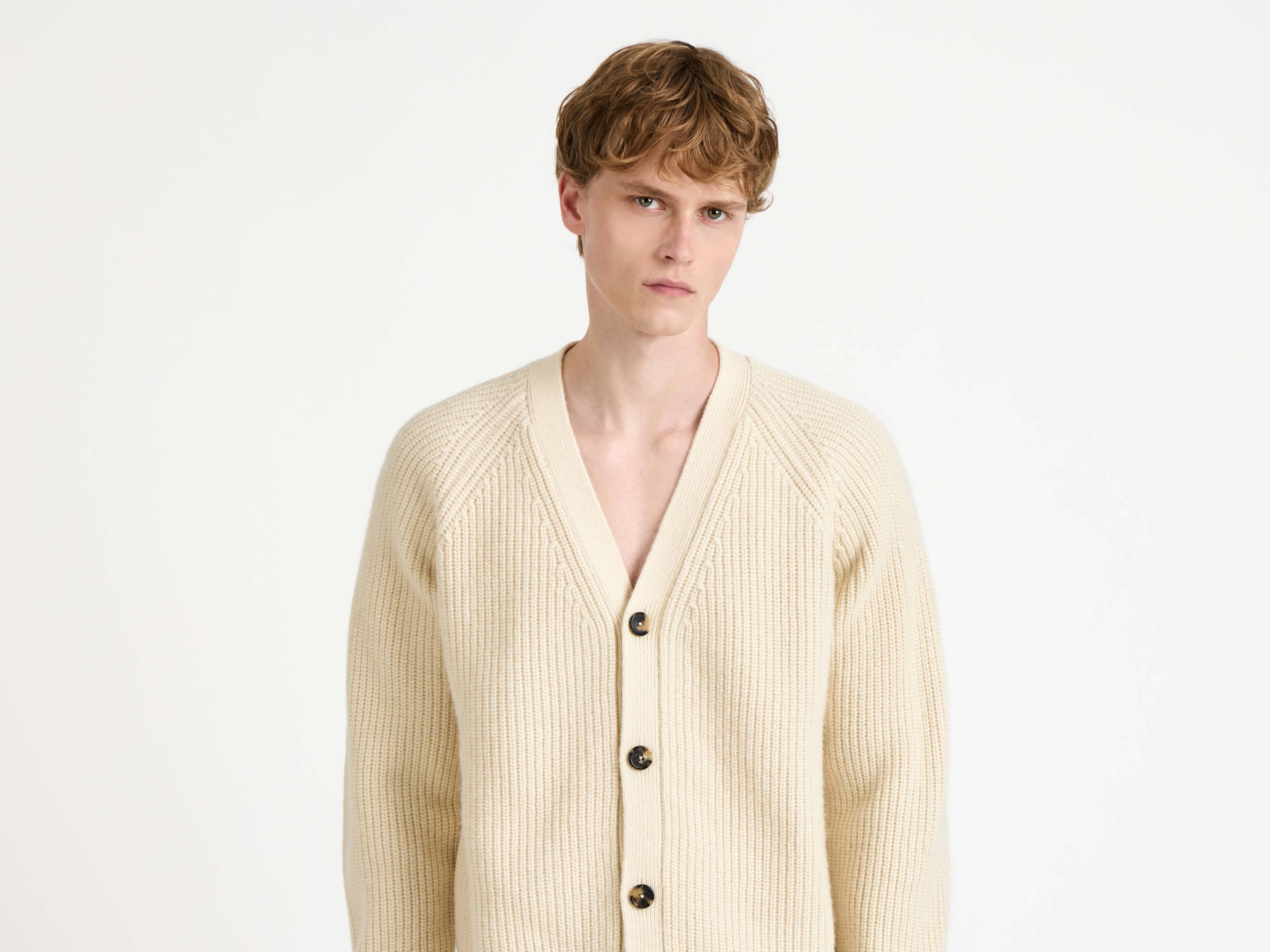 V-NECK CARDIGAN IN IVORY - 4