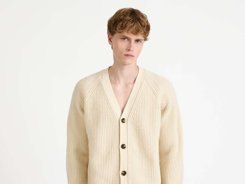 V-NECK CARDIGAN IN IVORY 4