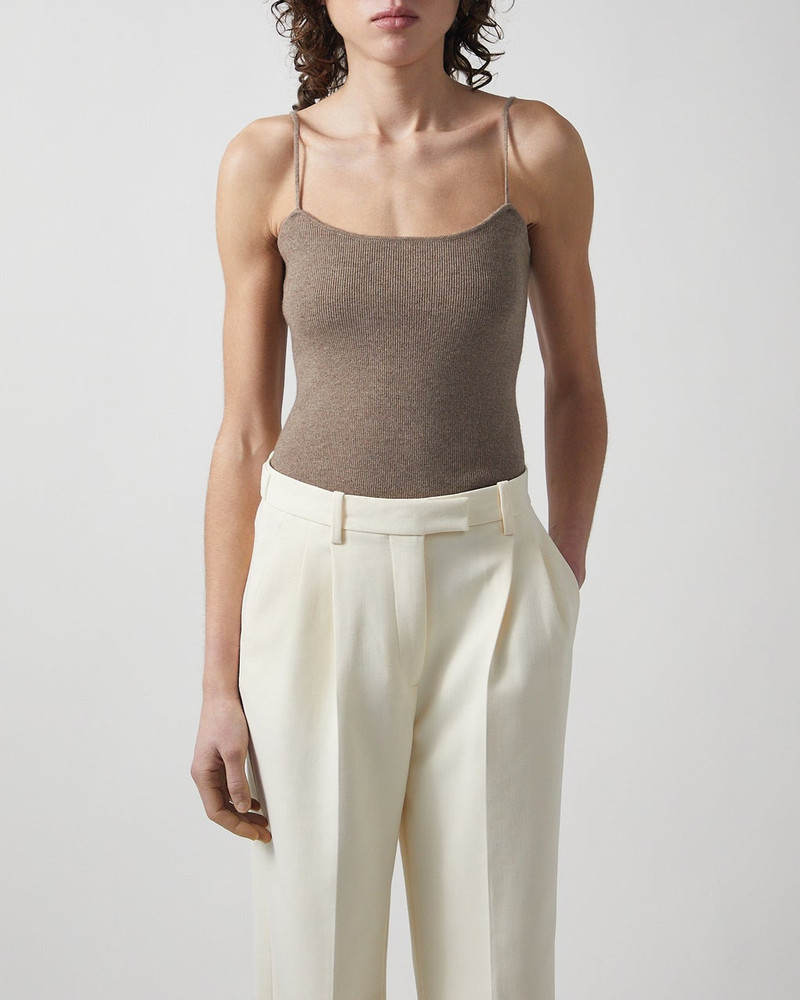 ALMADA LABEL Top Lucy Nougat outlook