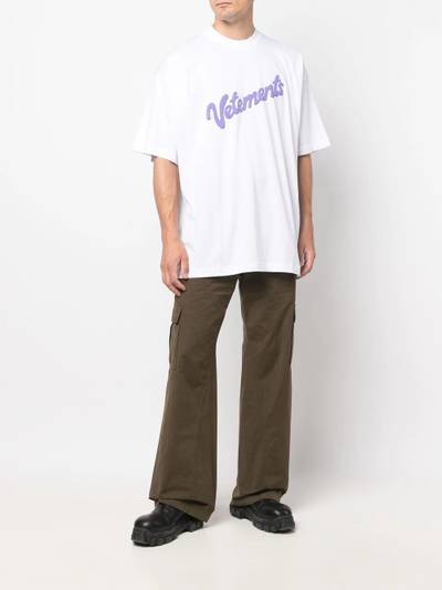 VETEMENTS logo-print short-sleeved T-shirt outlook