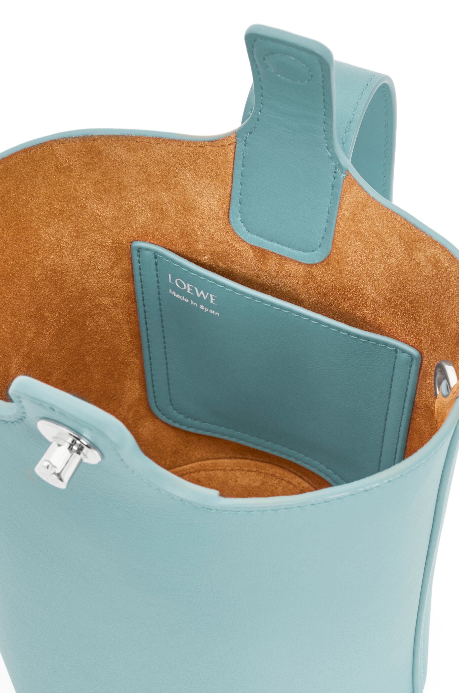 Loewe Mini Pebble bucket in smooth calfskin | REVERSIBLE