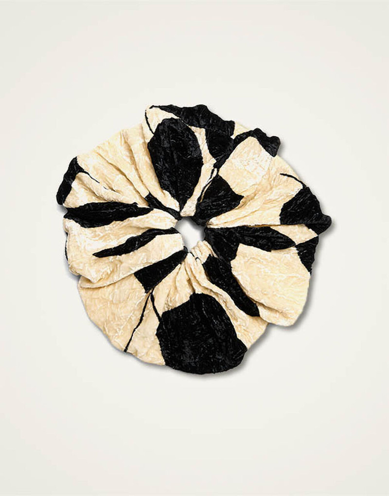Giga Scrunchie 1