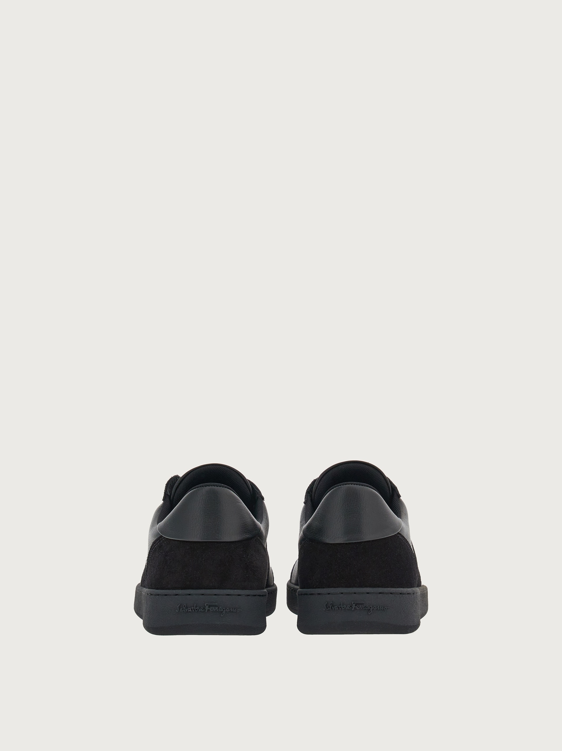 Low top sneaker with signature - 5