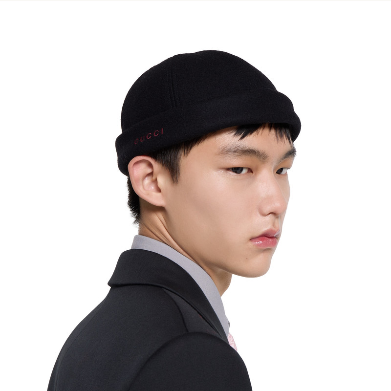 Wool hat with embroidery 3
