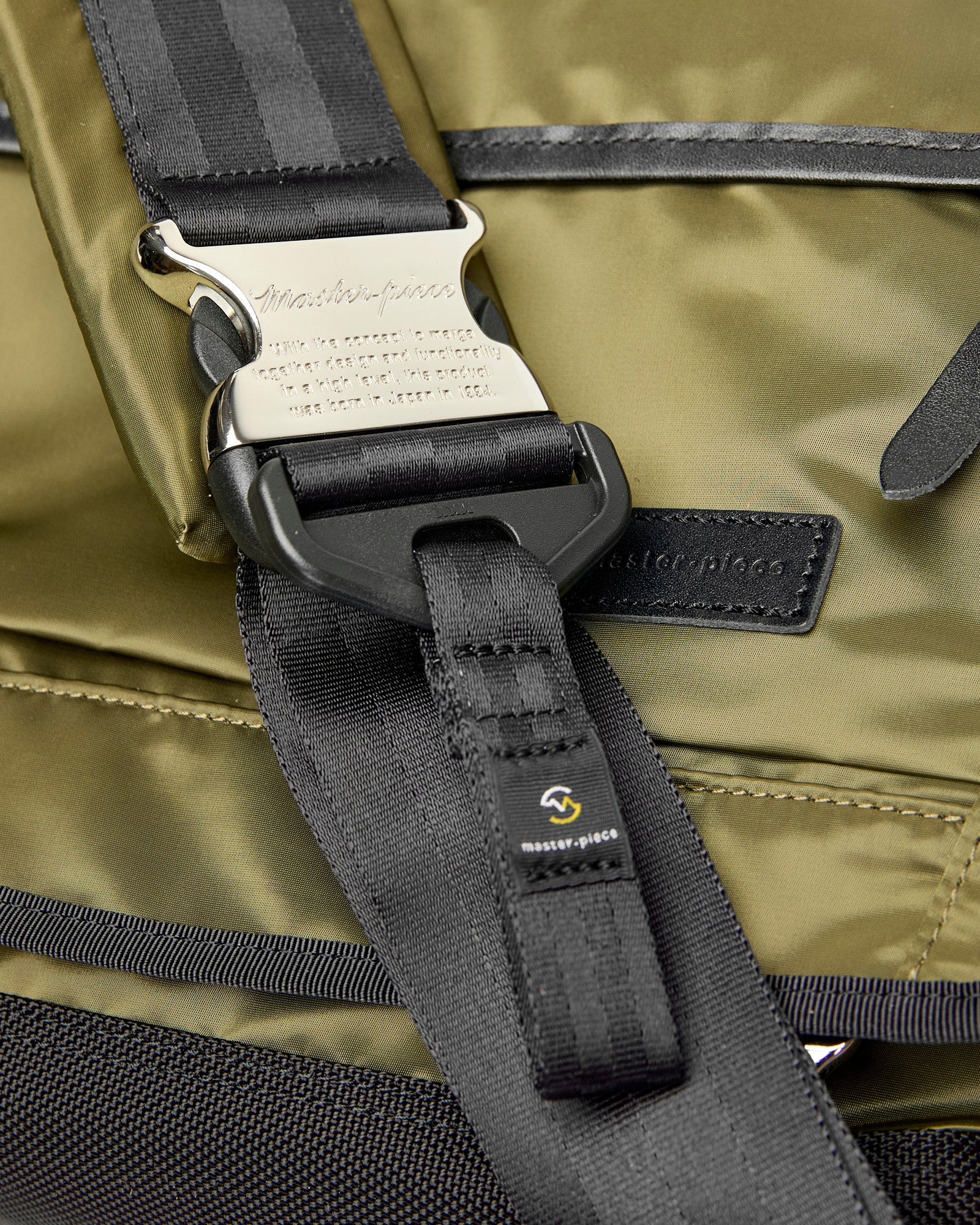 Lightning V2 Messenger Bag in Kahki - 4