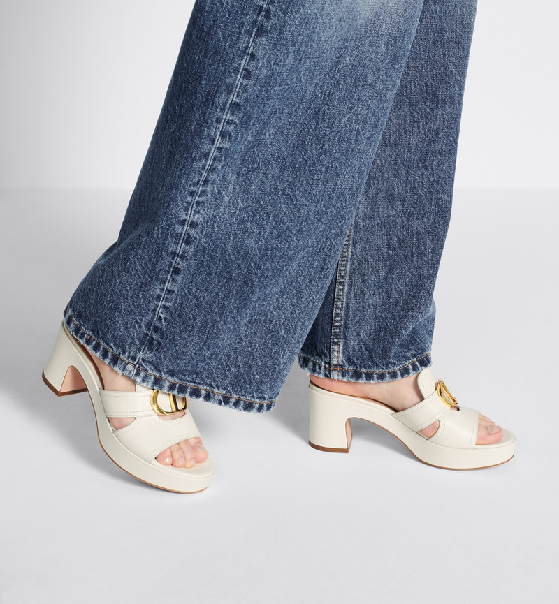 30 Montaigne Platform Slide 2