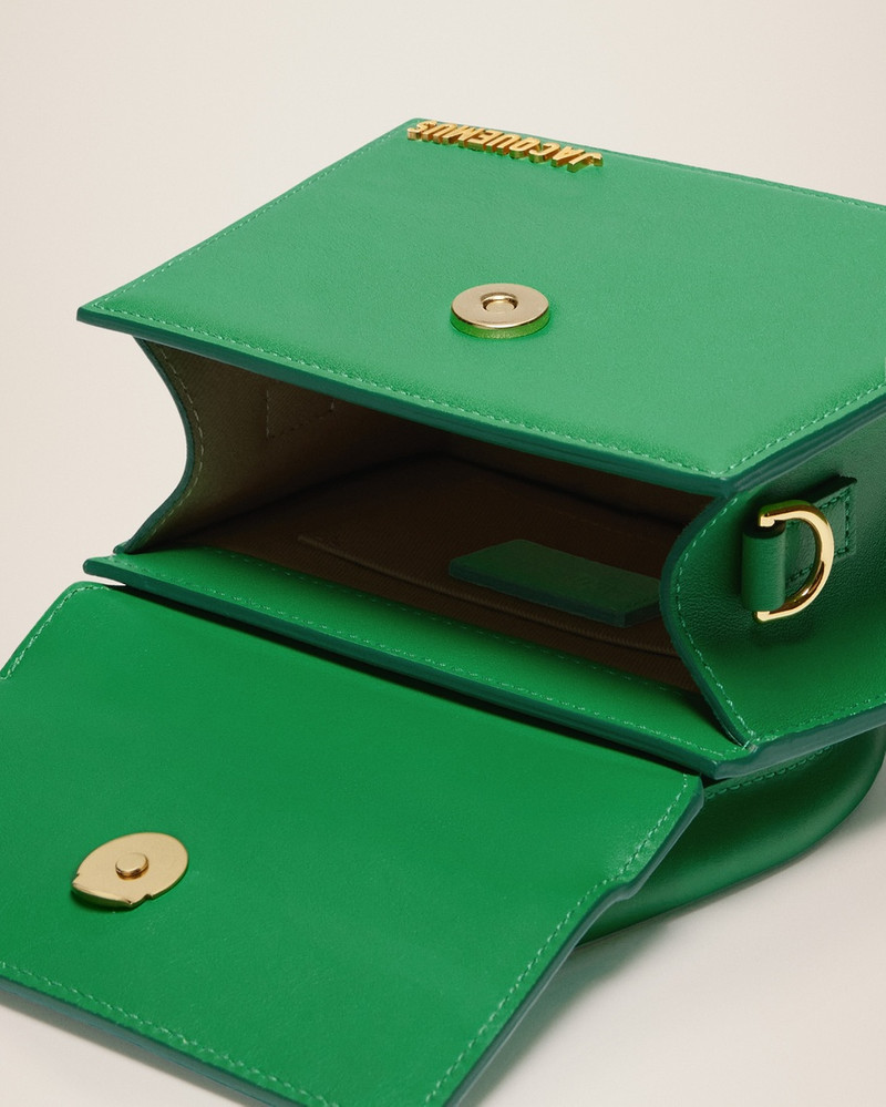 JACQUEMUS Le Chiquito moyen outlook