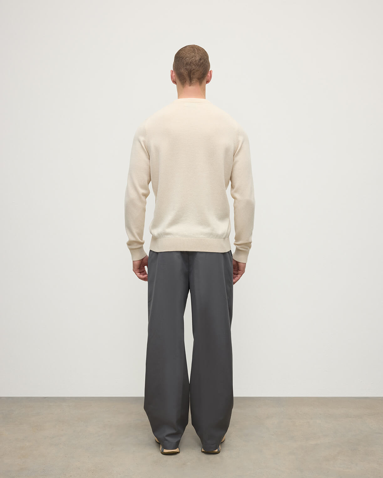 Classic Cashmere Cream Round Neck Jumper - 4