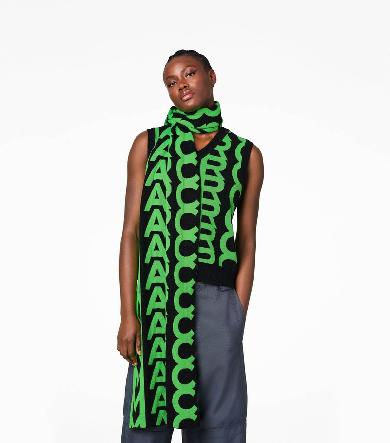 THE MONOGRAM KNIT SCARF 4