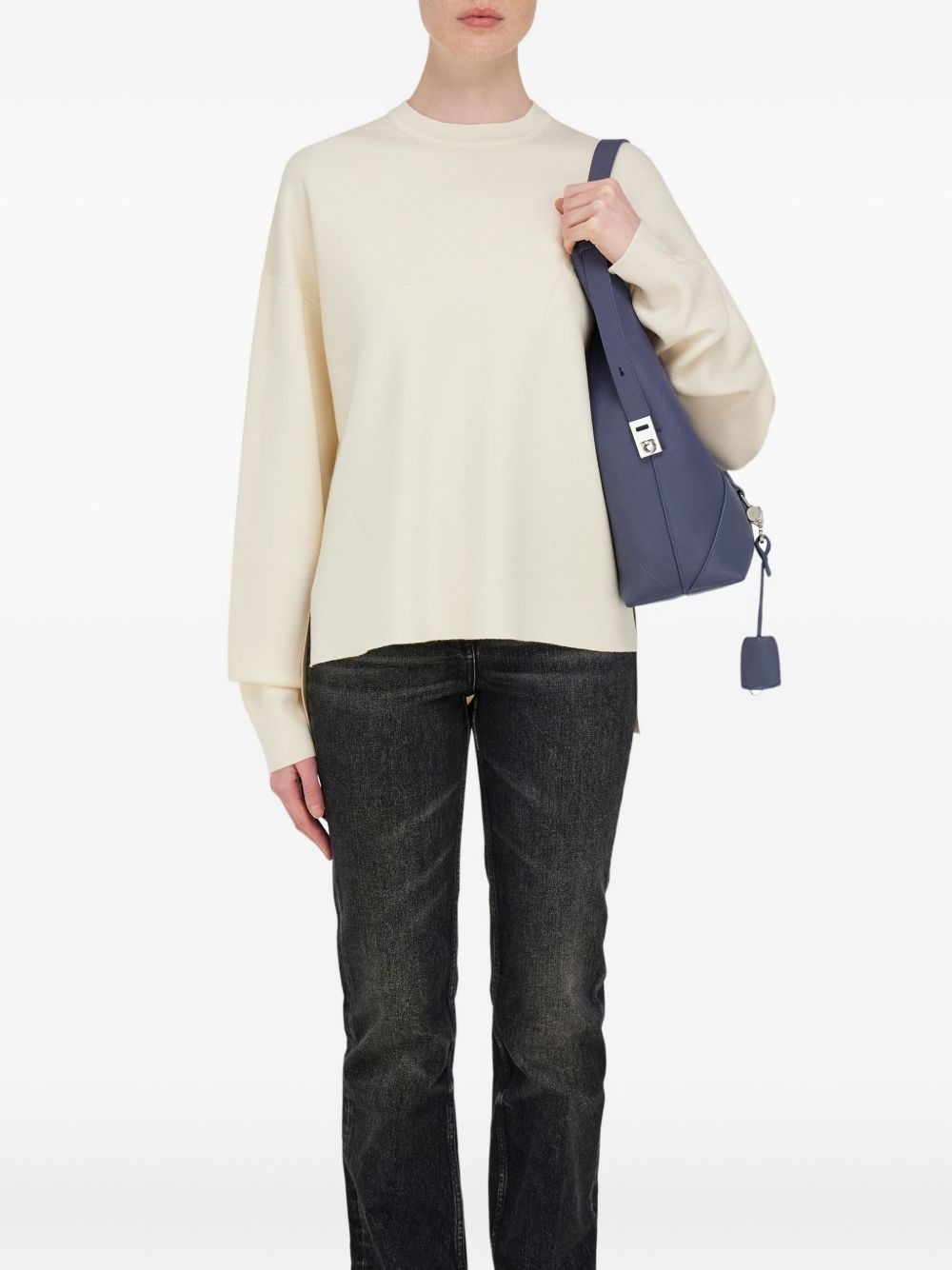 small V-shaped shoulder bag - 2