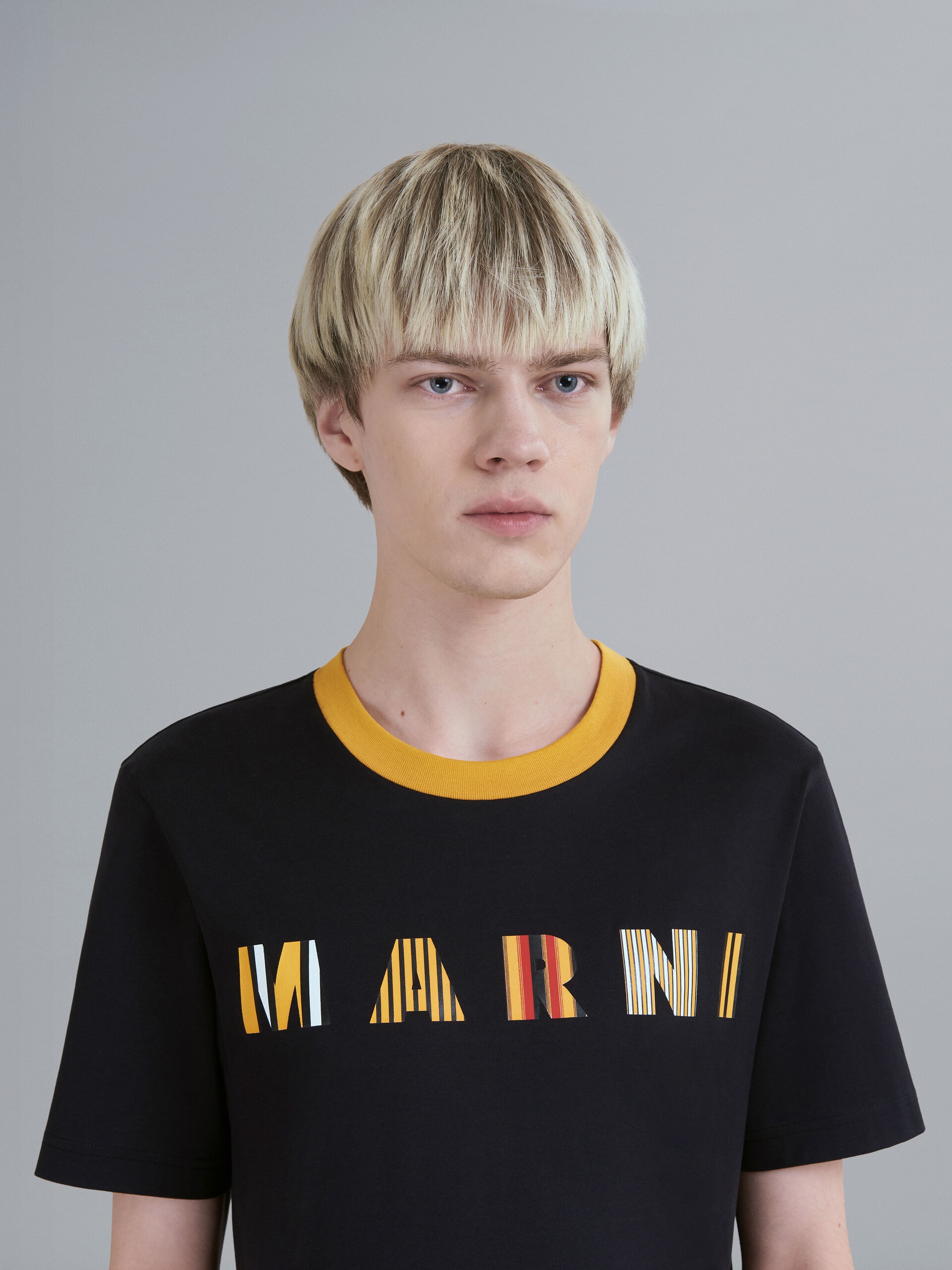 STRIPE LOGO PRINT BLACK BIO JERSEY T-SHIRT - 4
