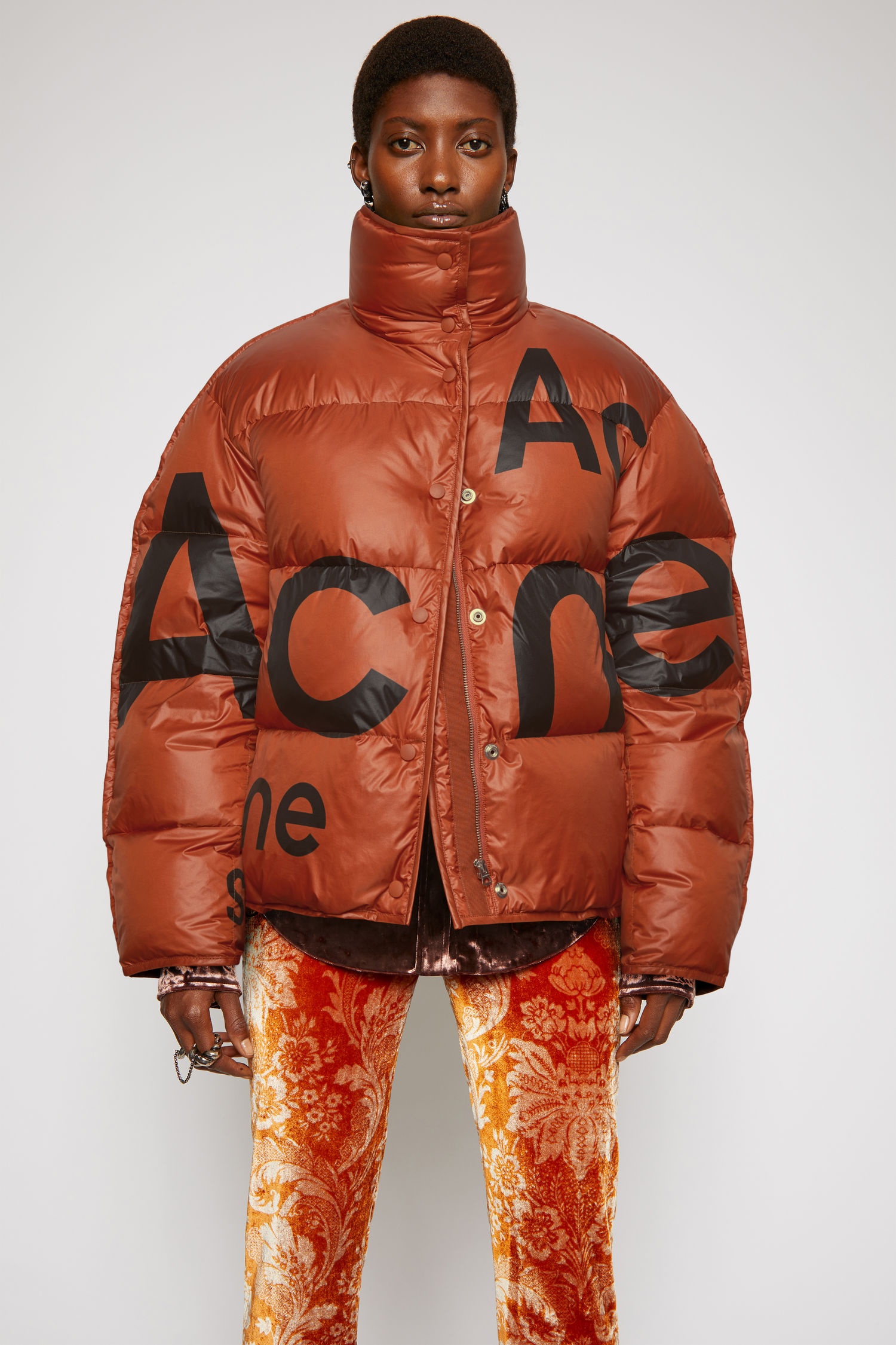 Logo-print puffer jacket rust orange - 4