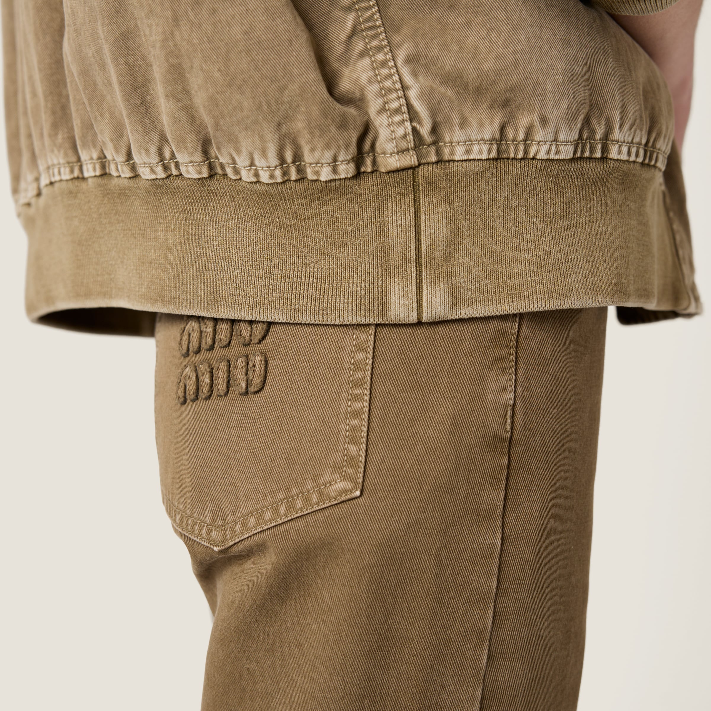 Garment-dyed gabardine pants - 4