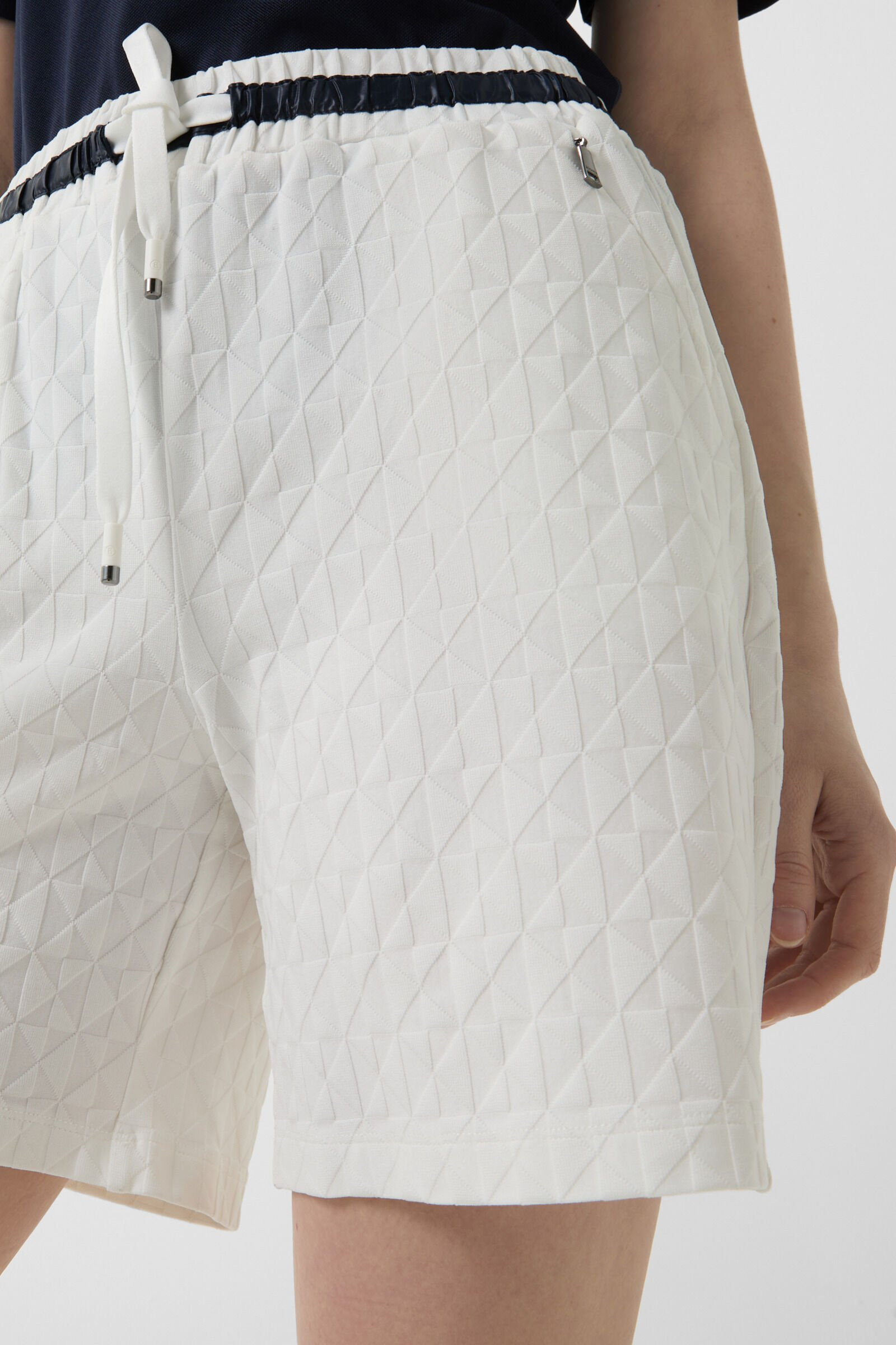 Sila sweat shorts in Off-White - 5