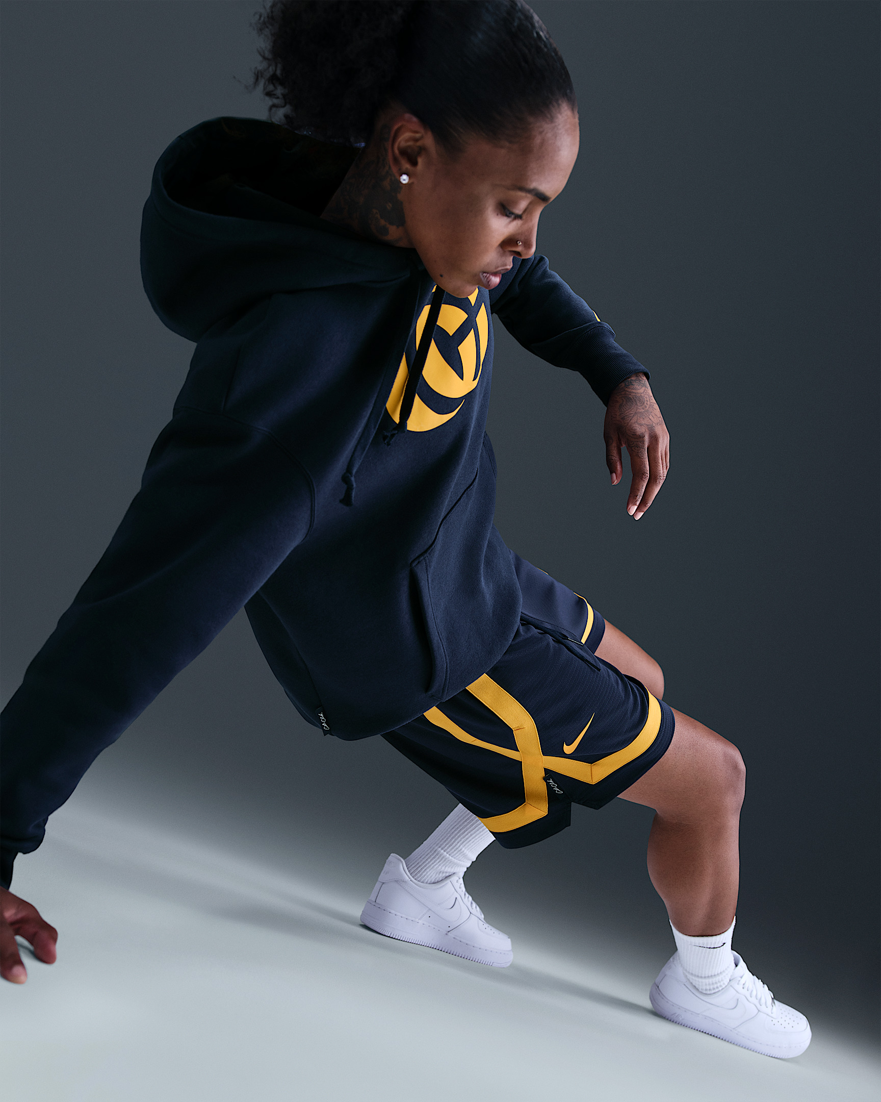 Caitlin Clark Nike Women's Crossover Dri-FIT 5" Basketball Shorts - 5