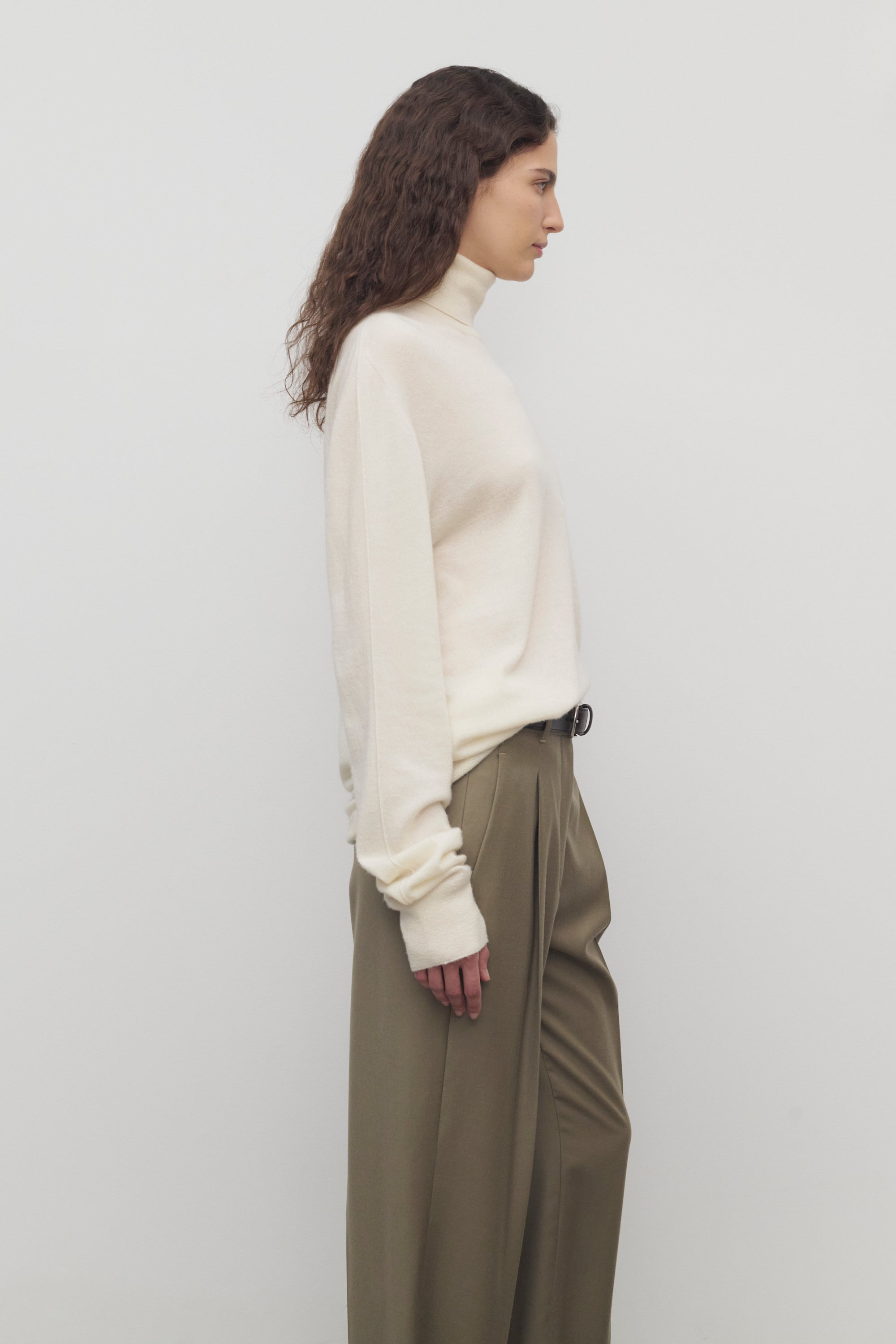 Lizzy Turtleneck in Cashmere - 4