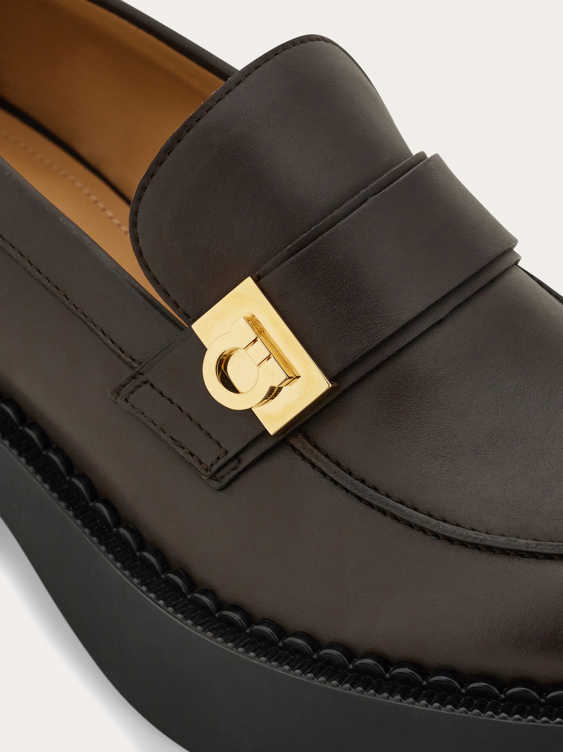 Hug buckle chunky loafer - 6
