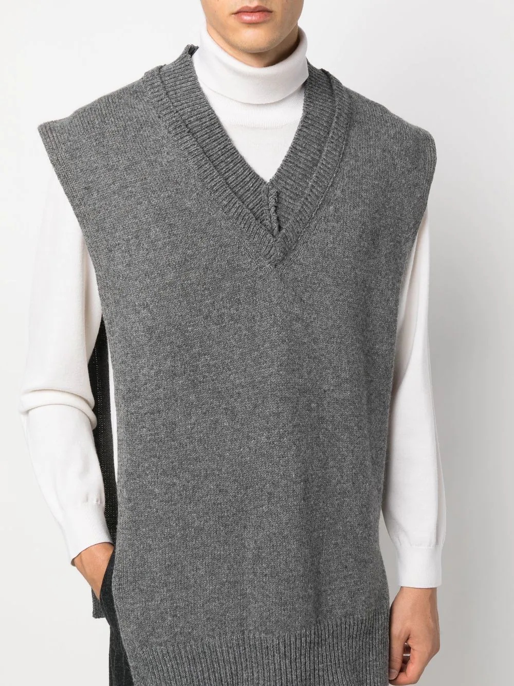 V-neck sleeveless knitted jumper - 6