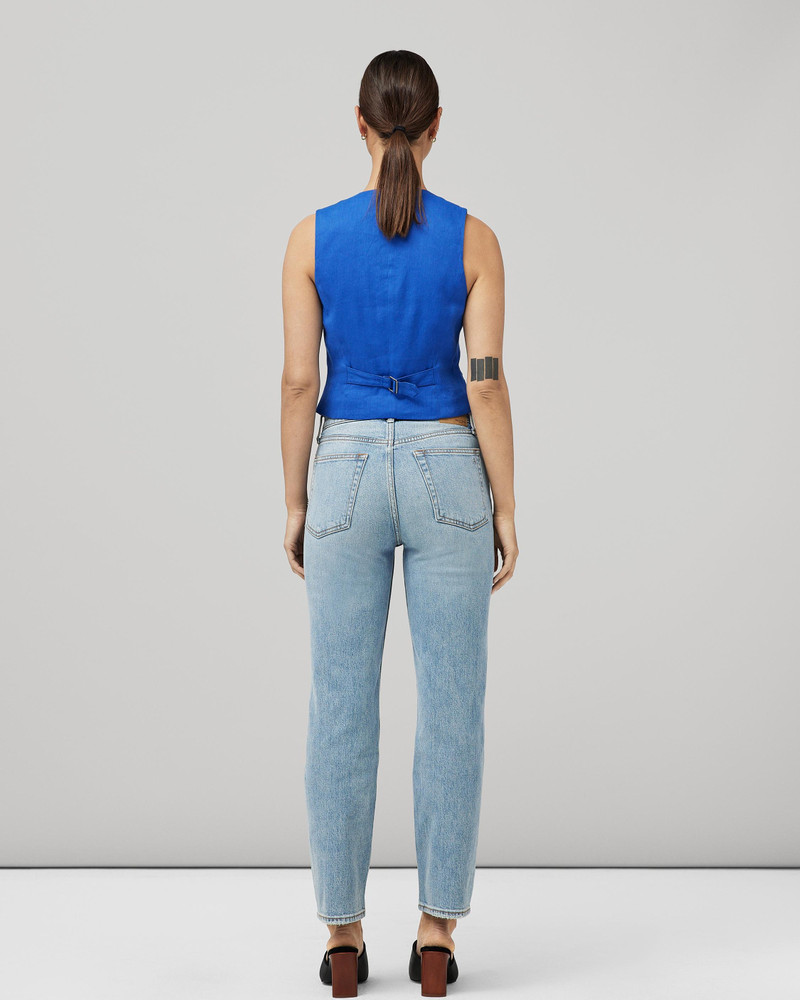 Priya Linen Vest
Classic Fit Vest 5