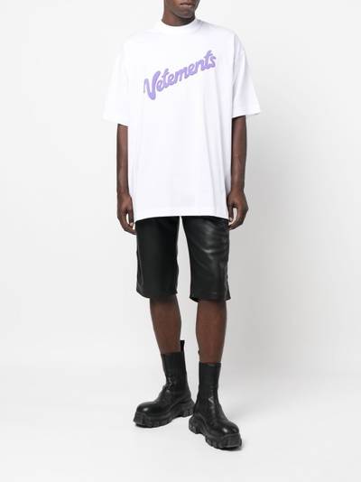 VETEMENTS logo-print short-sleeve T-shirt outlook