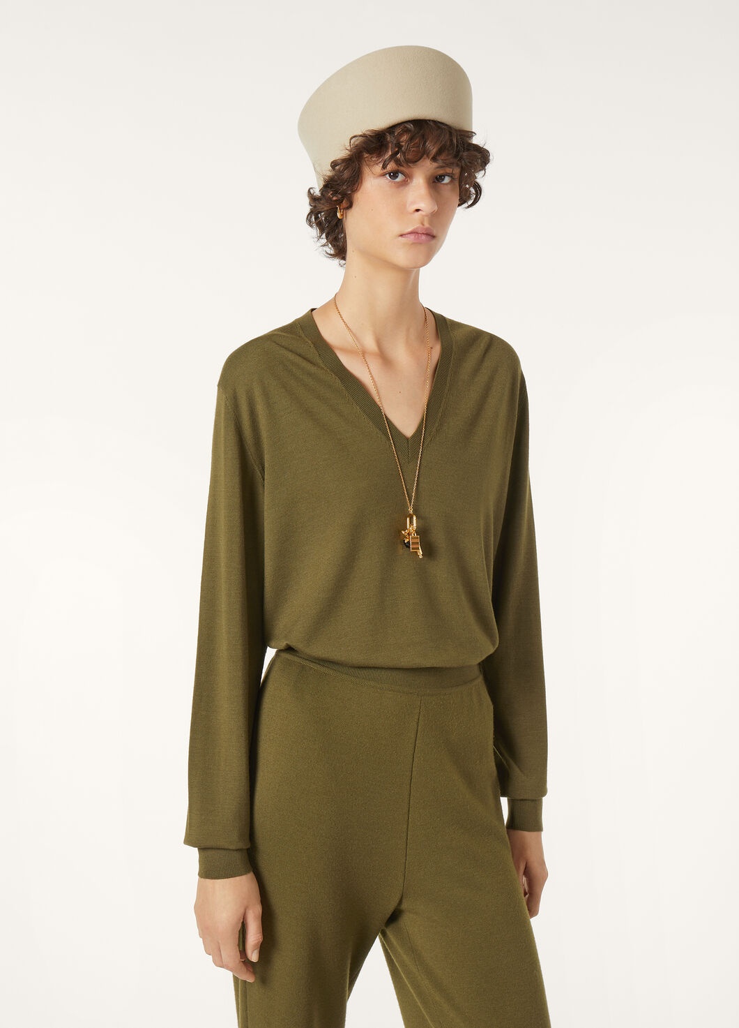 Royal Lightness V-Neck - 4