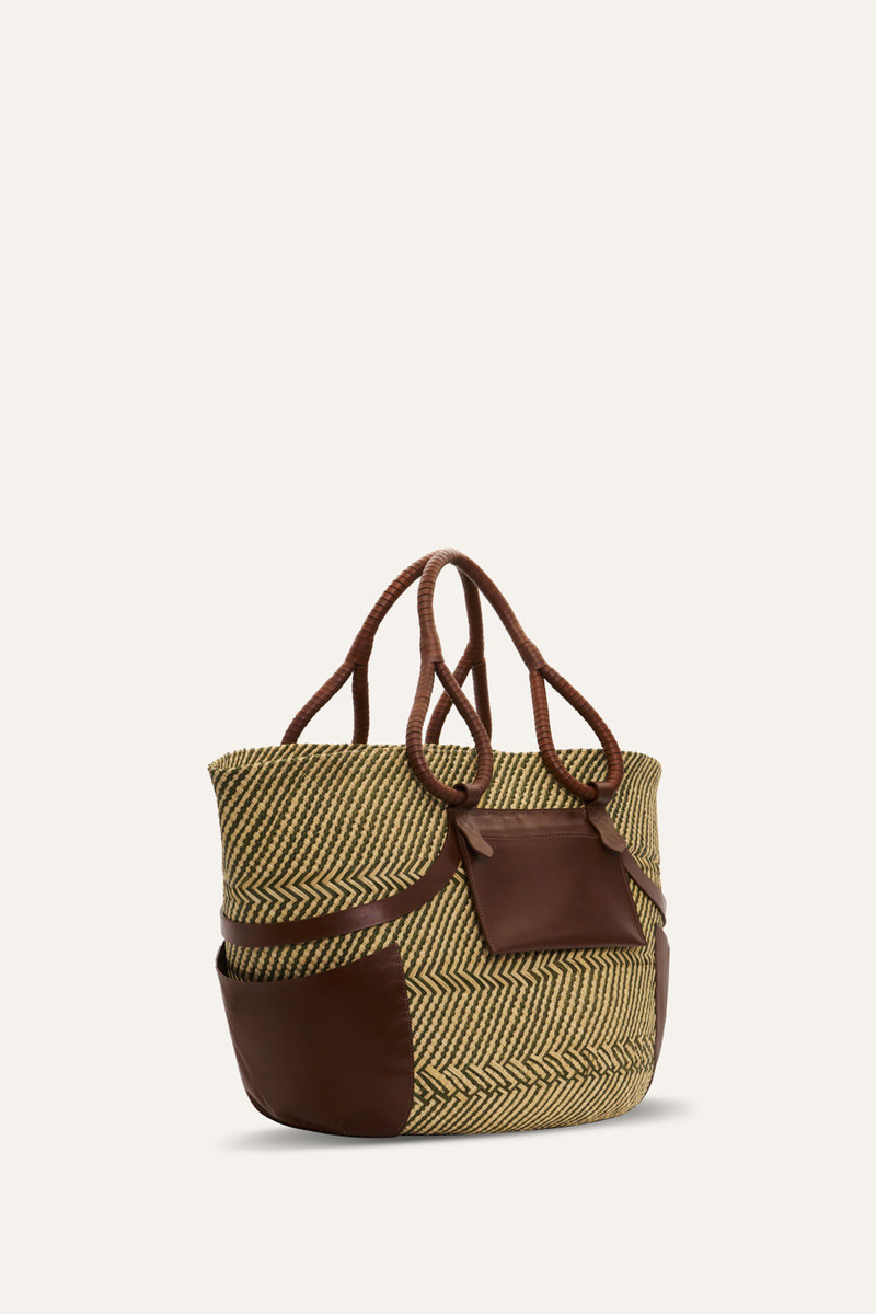 Johanna Ortiz En La Mar Tote Bag outlook