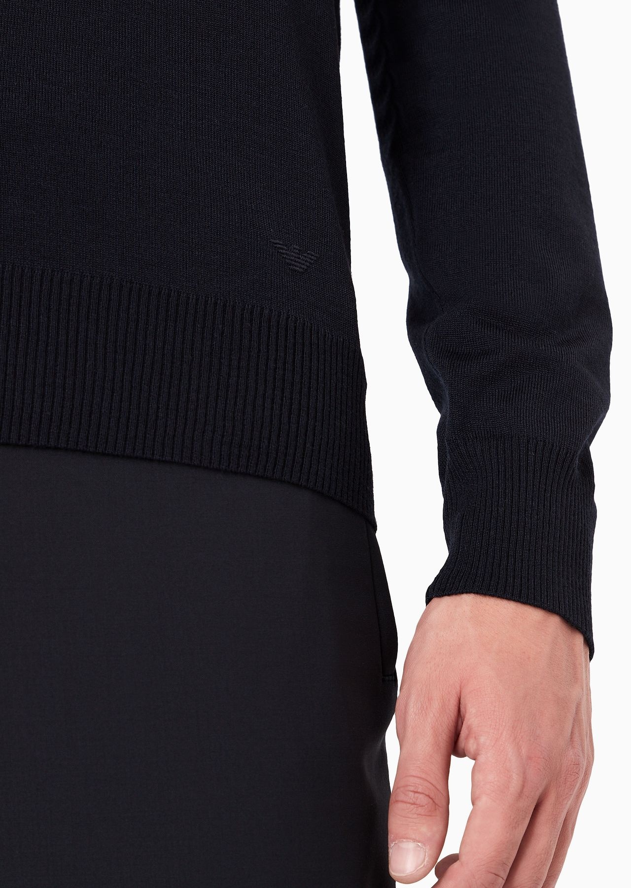 Pure virgin wool V-neck jumper - 10