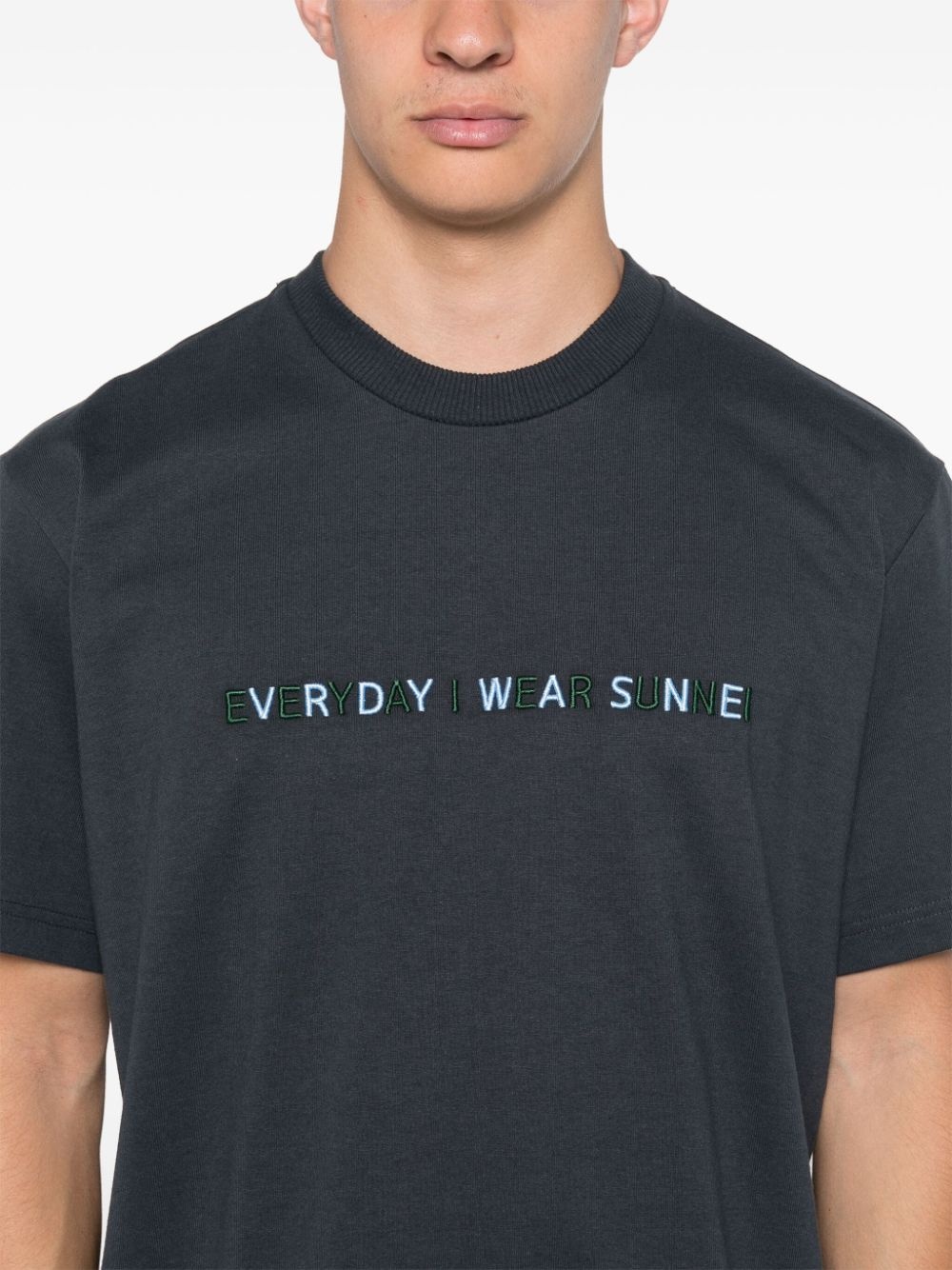 logo-embroidered T-shirt - 5