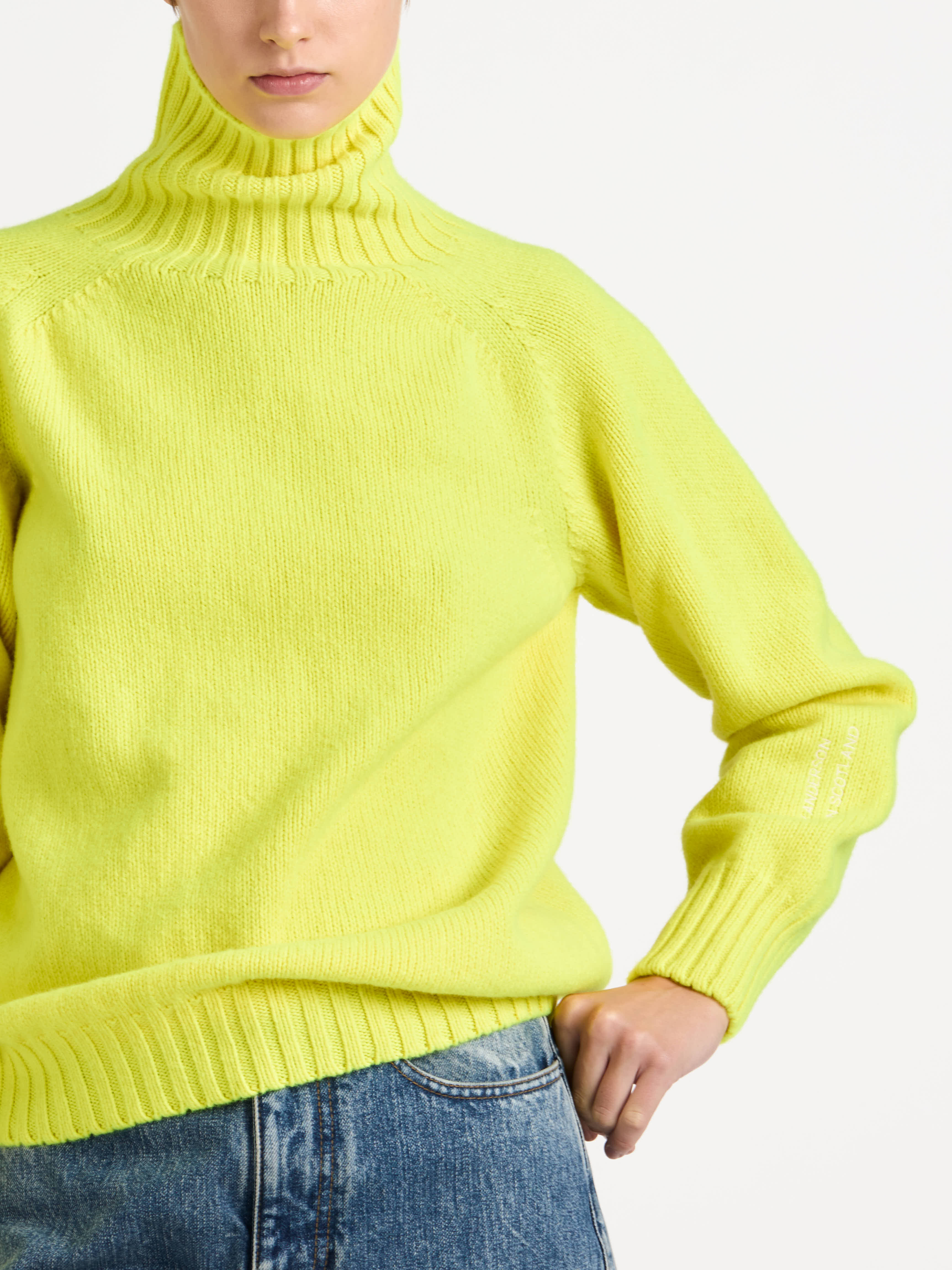 TURTLENECK JUMPER IN NEON YELLOW - 5