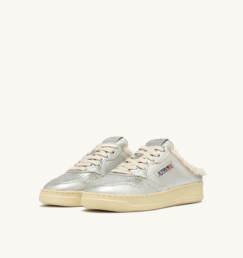 AUTRY MEDALIST MULE SNEAKERS IN SILVER-TONE LEATHER AND SHEARLING outlook