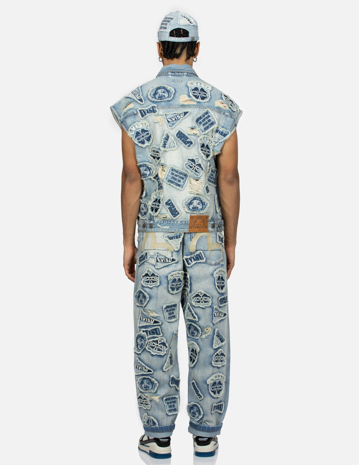 MultipleBadgesDeconstructed Relax Fit Jeans - 6