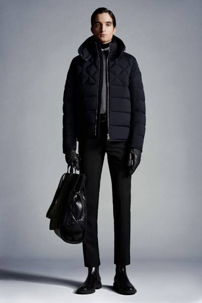 Moncler Cecaud Short Down Jacket outlook