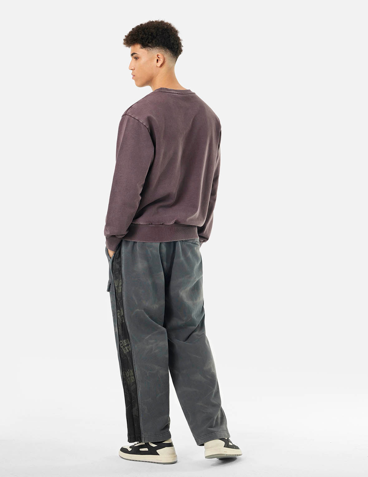 Garment Dyed Multi-Logo Print Relax Fit Sweatshirt - 4