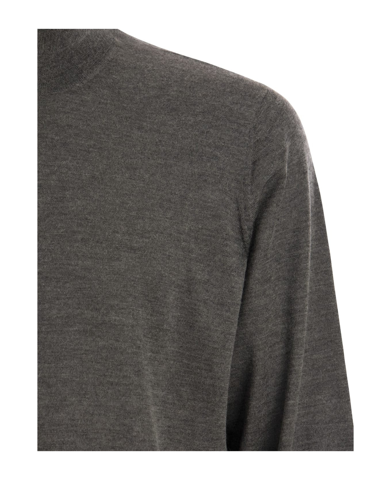 Lightweight Turtleneck Sweater In Cashmere And Silk - 4