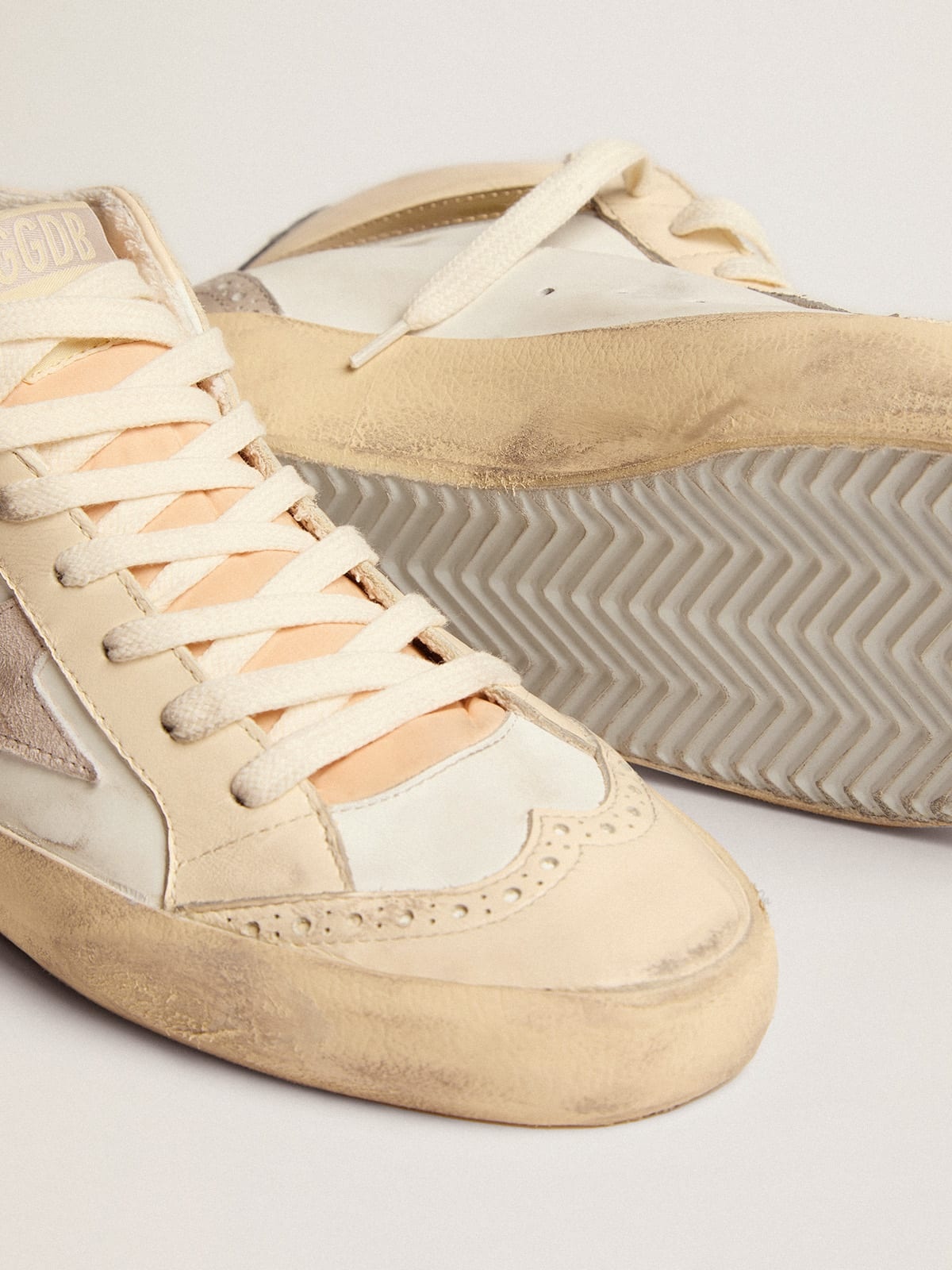 Mid Star sneakers with light gray suede star and chrome-effect gold leather flash - 4