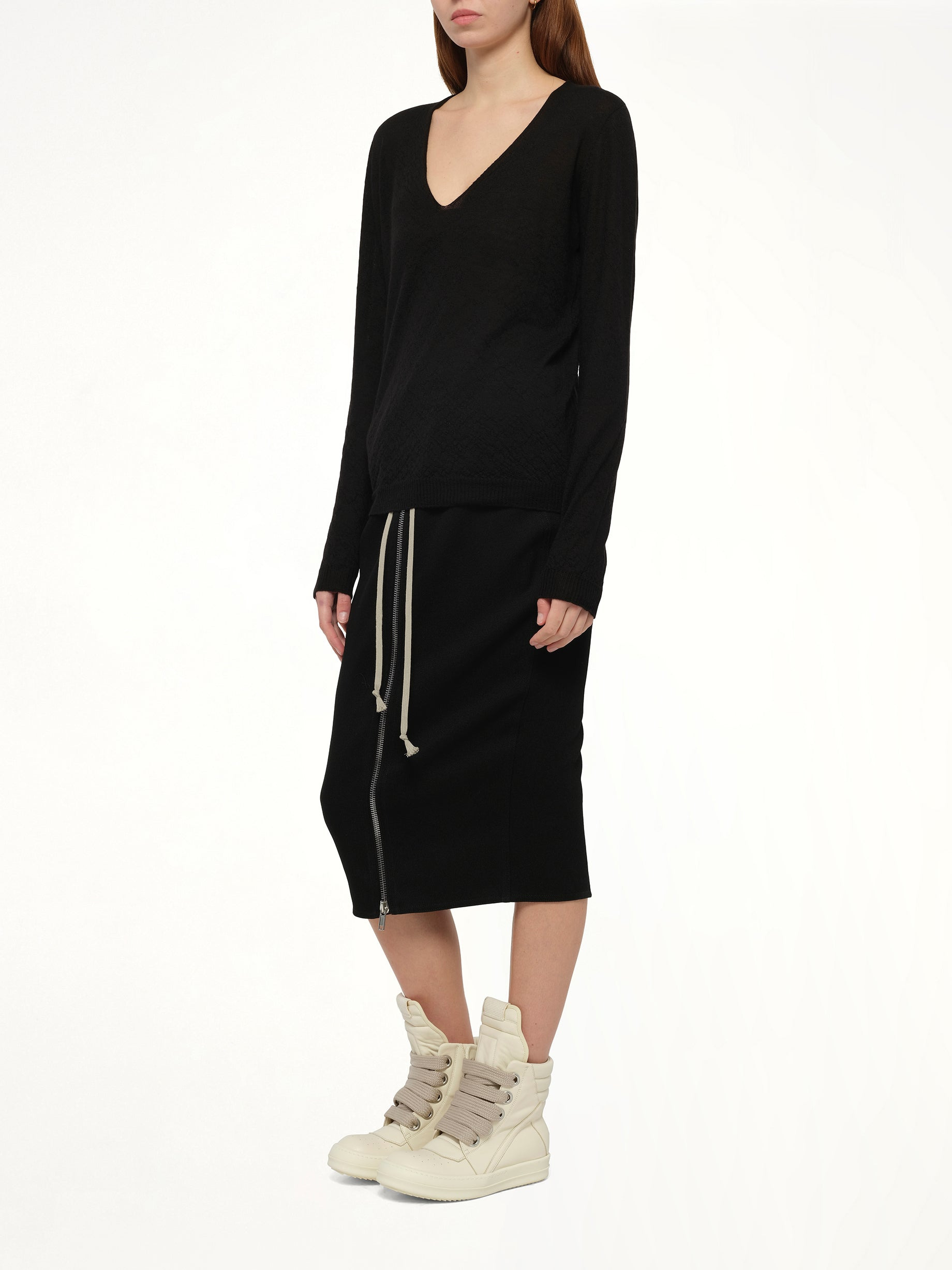 Cashmere V-Neck Pull in Black - 4