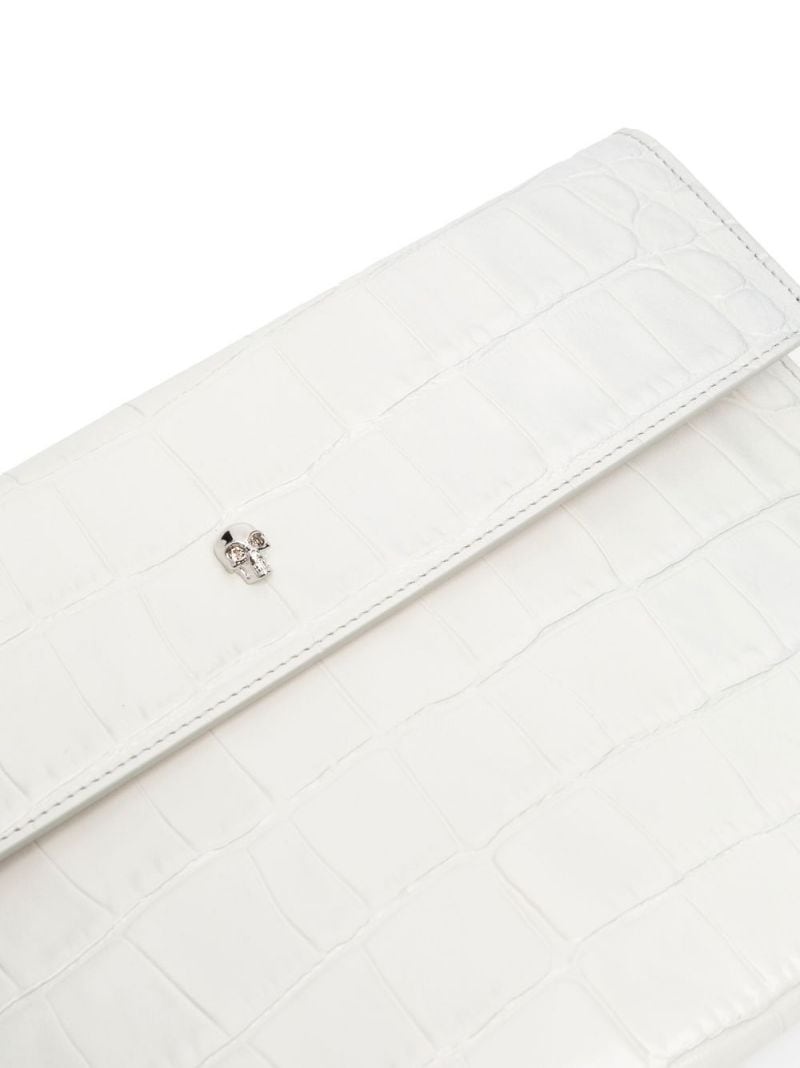 crocodile-embossed skull clutch bag - 4