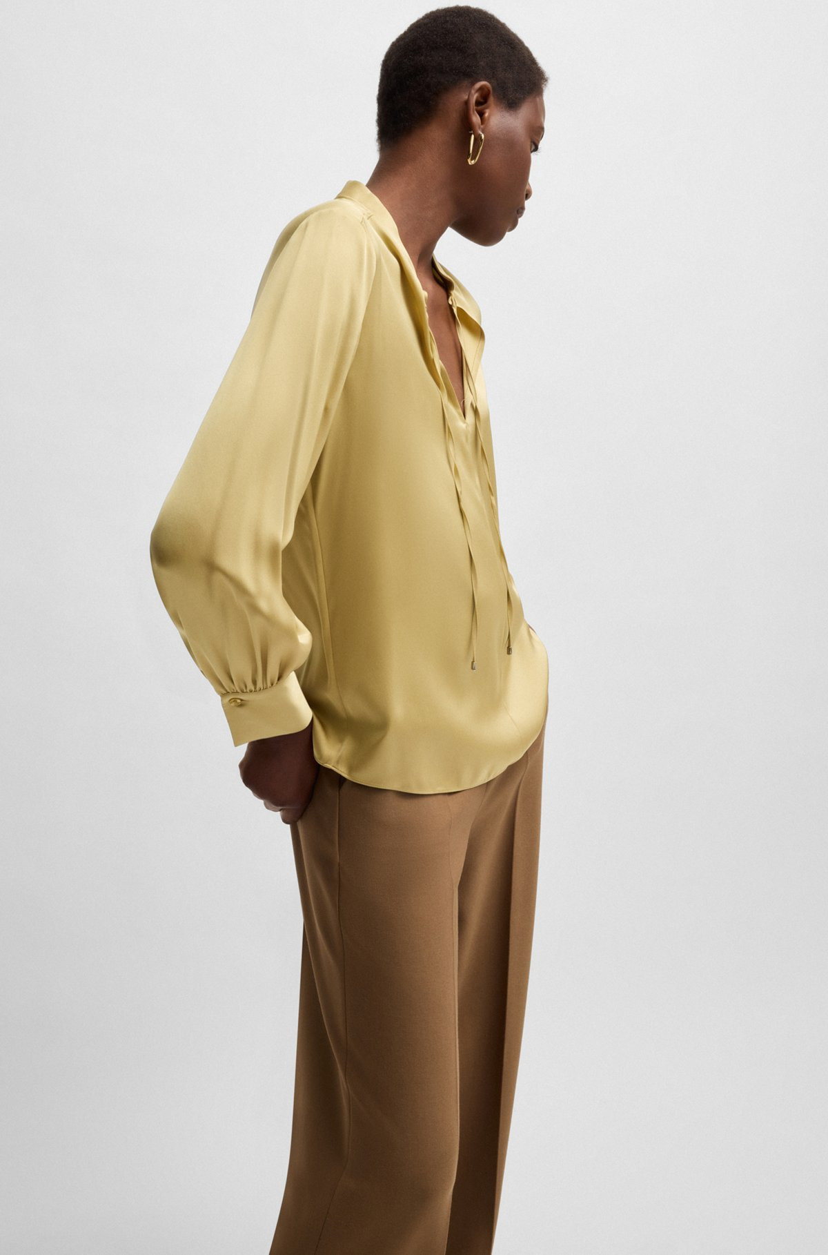RELAXED-FIT BLOUSE IN STRETCH SILK WITH KEYHOLE NECKLINE - 6