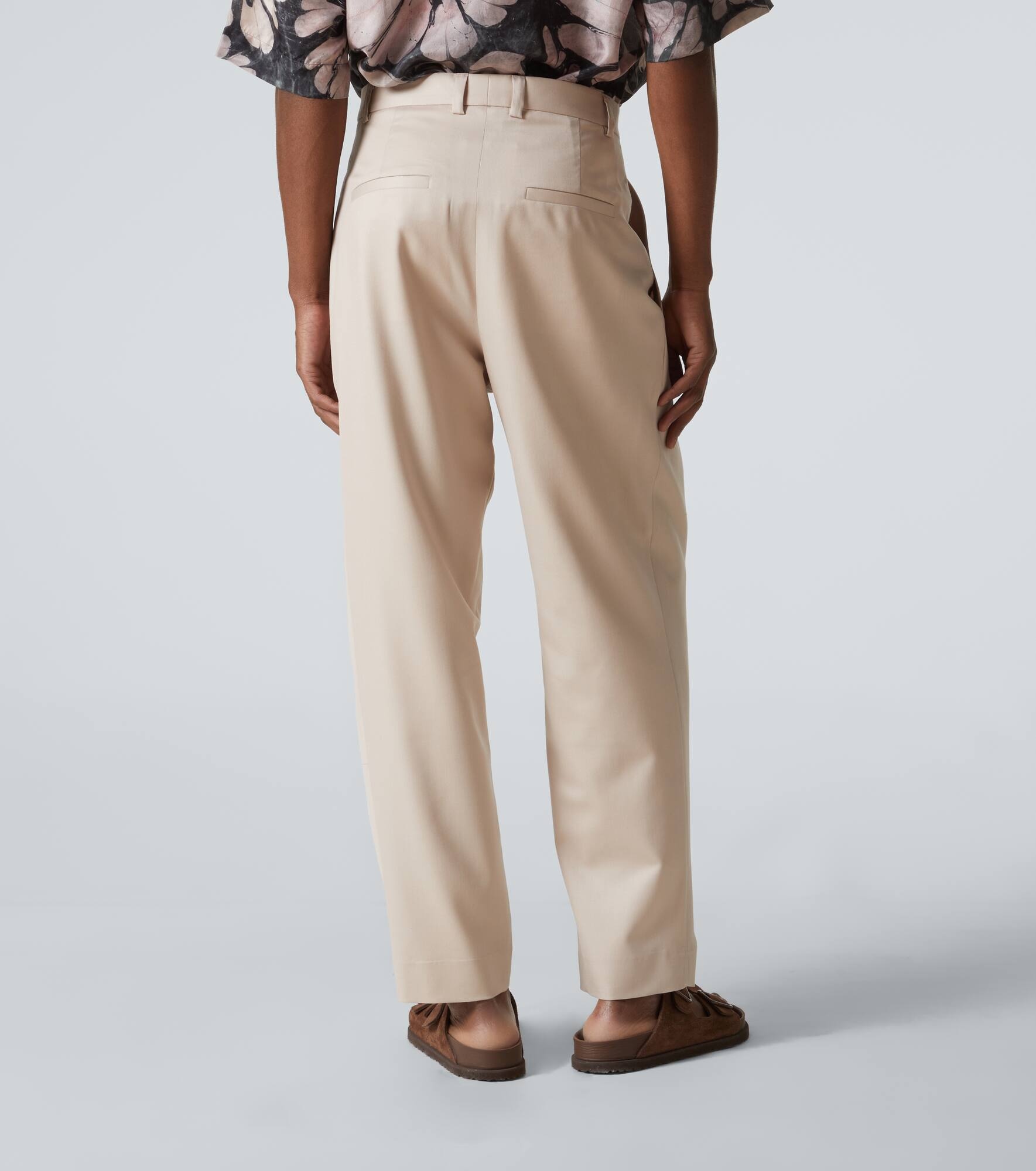 Pleated wool tapered pants - 4